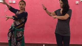 Neha, Mona and Supriya get ready for Ratan Ki Mehndi Thumbnail