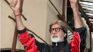 Big B greets his fans at his bungalow Thumbnail
