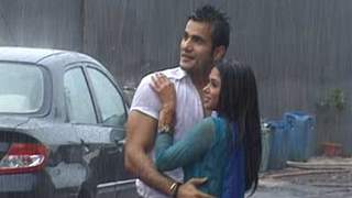 Karan and Yashashri enjoing last shower in Rang Badalti Odhani