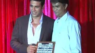 Akshay Kumar at the launch of 'Star Week' magazine thumbnail