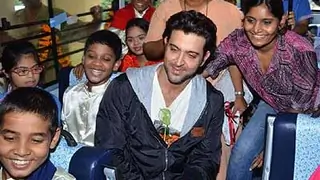 Hrithik donates School Bus to Dilkush School Thumbnail