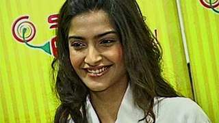 Sonam Kapoor Promotes Mausam on Radio Mirchi