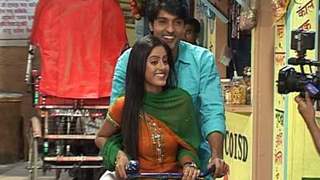 Sooraj takes Sandhya to his Sweets Shop