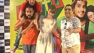 Prateik Babbar and Kalki Koechlin dance with NGO kids thumbnail