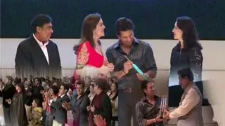 Mukesh Ambani felicitates Sachin Tendulkar with grand party - Part 03 Thumbnail