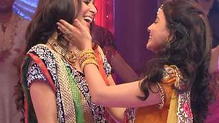 Celeb Leg Shake at the Mehndi Ceremony of Lakshmi and Arjun thumbnail