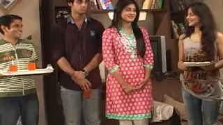 On The Sets - Kuch Toh Log Kahenge Thumbnail