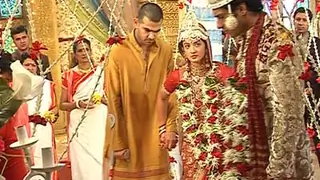 Abha weds Dr. Viren in Yahan Main Ghar Ghar Kheli Thumbnail