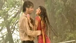 Navya-Anant's Romance in the Rain Thumbnail