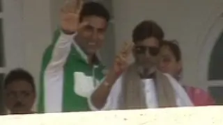 Rajesh Khanna hale and hearty: Akshay Kumar Thumbnail