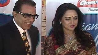 Dharmendra and Hema Malini on the sets of 'Indian Idol 6'