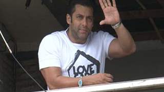 Salman Khan celebrates Eid with Fans and Family