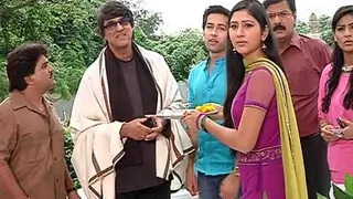 Purshottam Deewan returns back home from hospital and Pankhuri welcomes him along with the Deeewan family Thumbnail