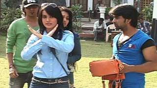 Zoya saves Nazma from goons in college
