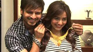 Vivek and Neha promote 'Jayantabhai' Thumbnail