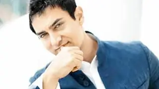 Bollywood celebs at Aamir Khan's new house Thumbnail