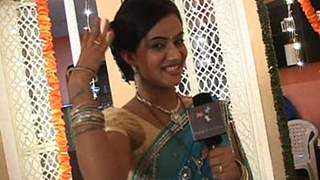 Retro magic on Chacha Chahchi's wedding Anniversary in Rishton Ke Bhawar Mein Uljhi - Niyati