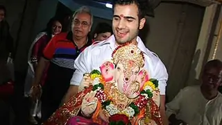 Karan Tacker celebrates Ganesh Chaturthi with utmost devotion Thumbnail
