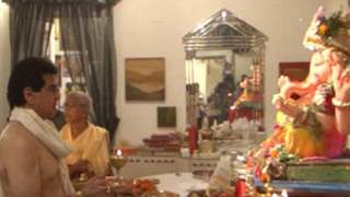 Jeetendra Kapoor Celebrates Ganpati with his Family