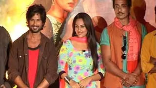 Shahid Kapoor, Sonakshi Sinha launch the first look of R...Rajkumar Thumbnail