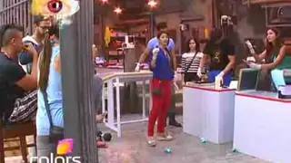 Kamya and Tanisha bond over some massive gossipping ! Thumbnail