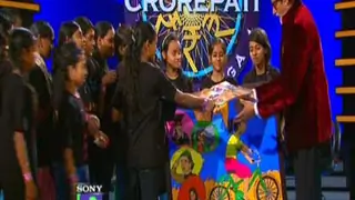 Amitabh Bachchan's unique birthday celebration on KBC Thumbnail