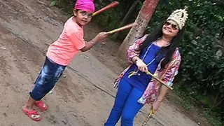 Saloni and Raavi enjoy together playing dandiya this Navratri Thumbnail