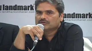 Vishal Bharadwaj unveils Frozen movie DVD Thumbnail