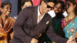 Shahrukh Khan Meets Lux Chennai Express Contest Winners