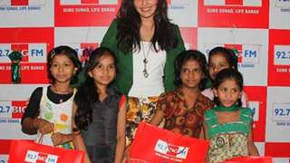 Pooja Chopra lights up diwali for Project Crayons girls at 92.7 BIG FM