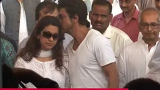 Shah Rukh Khan, Deepika Padukone at Juhi Chawla's brother Bobby Chawla's funeral Thumbnail