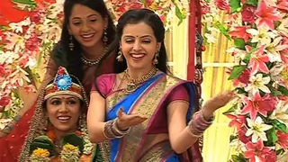 Watch Astha and Shlok Performing on Navrai Majhi Navsachi Thumbnail
