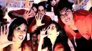 Seniors Give A Grand Welcome To Freshers In Dil Dosti Dance Thumbnail