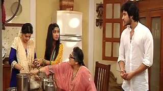 Gunjan Is Taking Cooking Lessons From Ratan And Biji