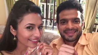Divyanka And Karan Exchange Friendship Bands-Exclusive Thumbnail