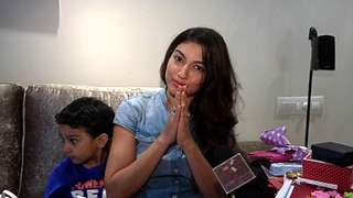 Gauahar Exclusive Gift Segment - Part 02 thumbnail