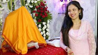 Pooja Banerjee Brings Bappa Home Thumbnail