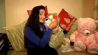 Rati Pandey Receives Birthday Gifts From Her Fans - Part 01 Thumbnail