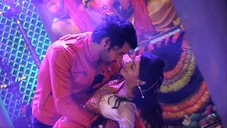 Abhi And Pragya's Romantic Performance Thumbnail