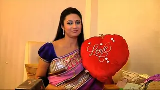 Divyanka Tripathi Gift Segment - Part 04 Thumbnail
