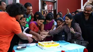 Celebration Time On The Sets Of Chidiya Ghar Thumbnail