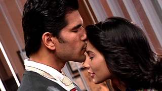 Viraj To Kiss Nisha In Nisha Aur Uske Cousins