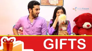 Digangana Suryavanshi and Vishal Vashishtha gift segment! - Part 03 Thumbnail