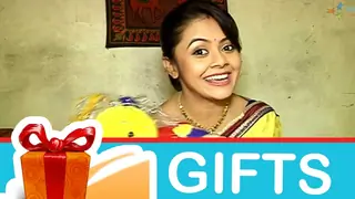 Devoleena Bhattacharjee's gift segment - Part - 1 Thumbnail