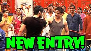 Who is entering on Tere Sheher Mein?