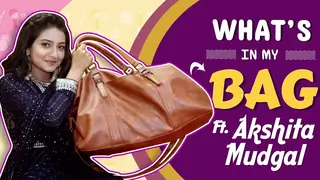 What’s In My Bag Ft. Akshita Mudgal | Bag Secrets Revealed | Ishk Par Zor Nahi Thumbnail