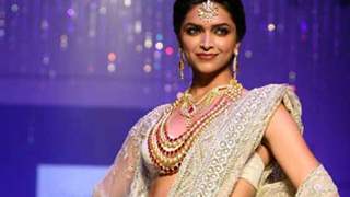 Deepika Padukone walks the ramp at 'IIJW 2010'