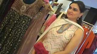 Padmini Kolhapure at Gayatri Khanna's New Collection 2010 at Kemps Corner