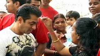 Salman khan Promotes Dabangg