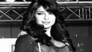 Priyanka Walks The Ramp For DHL 'Anjaana Anjaani' Show By Manish Malhotra thumbnail